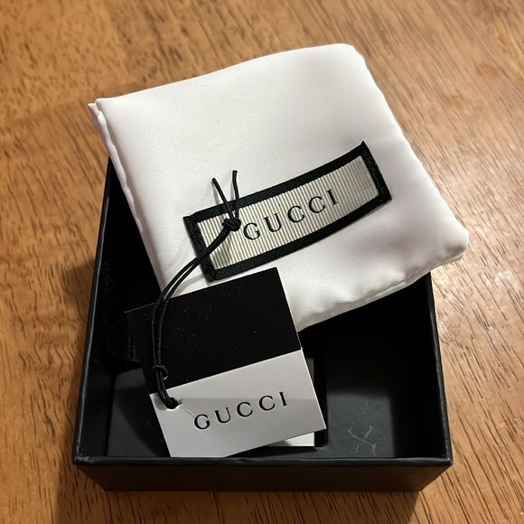 GUCCI TRADEMARK NECKLACE WITH HEART PENDANT - Picture 6 of 7